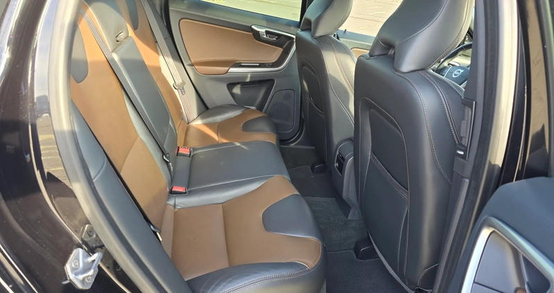 Volvo XC 60 cena 92400 przebieg: 142000, rok produkcji 2016 z Lidzbark małe 631